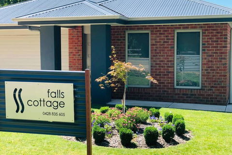 Falls Cottage Whitfield - Tourism Townsville 0