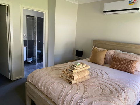 Falls Cottage Whitfield - Tourism Townsville 1
