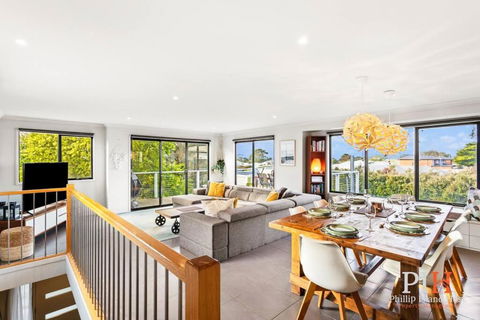 Family Entertainer Sleeps 10 - Tourism Townsville 1