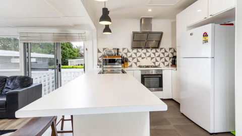 Family Home With Pool And Guest House - Tourism Townsville 1