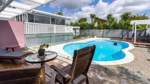 Family Home With Pool And Guest House - Tourism Townsville 0