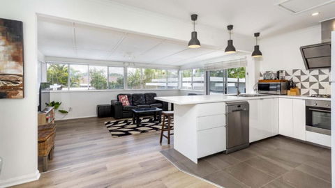 Family Home With Pool And Guest House - Tourism Townsville 2