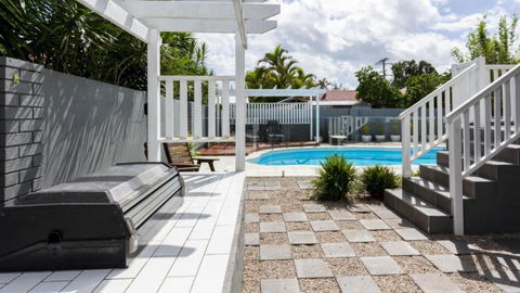 Family Home With Pool And Guest House - Tourism Townsville 4