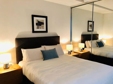 Fantastic Executive Apartment Neutral Bay GRO17204 - Tourism Townsville 1