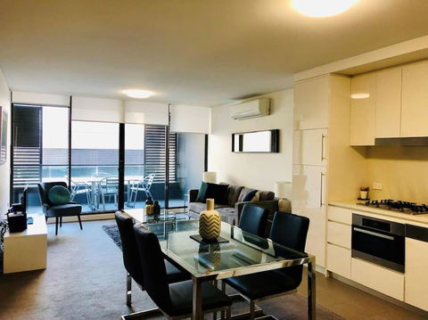 Fantastic Executive Apartment Neutral Bay GRO17204 - Tourism Townsville 3
