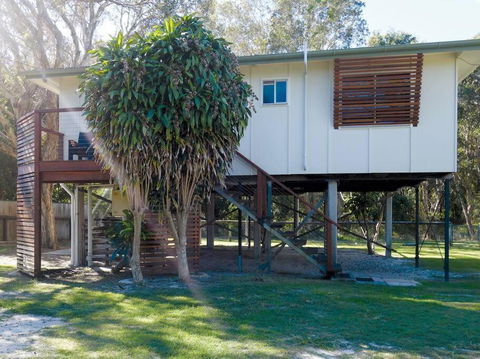 FLINDERS BEACHHOUSE - Tourism Townsville 0