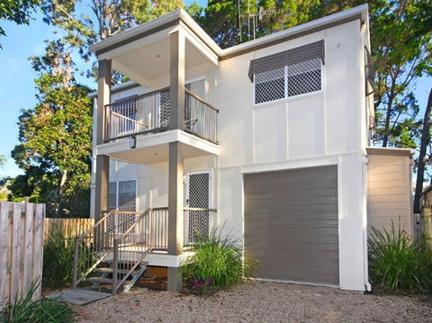 FLIP FLOP INN - Tourism Townsville 0