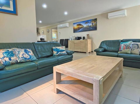 FLIP FLOP INN - Tourism Townsville 3