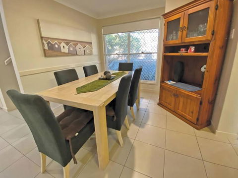 FLIP FLOP INN - Tourism Townsville 4