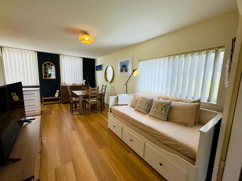 FORR64 - Cosy East Perth Retreat - Tourism Townsville 0