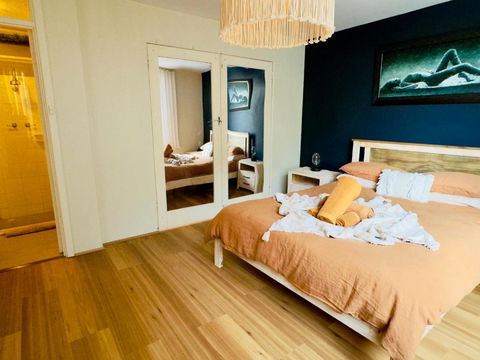 FORR64 - Cosy East Perth Retreat - Tourism Townsville 2