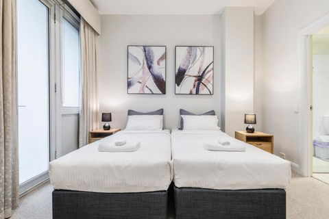 Fabulous Collins Street Luxury 2 BR Apartment - Tourism Townsville 2
