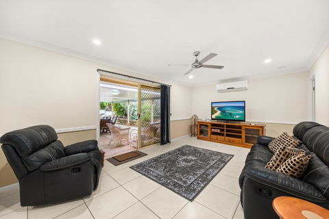 Family-Friendly 5-Bed Close To The Coast & Airport - Tourism Townsville 1