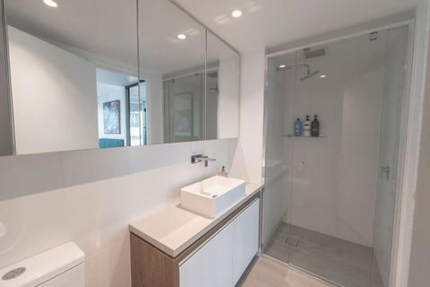 FV Peppers 2BR 2BA W Parking, Shared Spa, Gym, Pool - Tourism Townsville 3