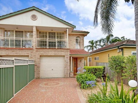 FRENCH HOUSE - Tourism Townsville 0