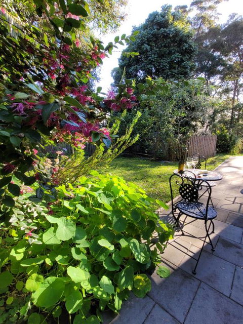 Garden Rest - Tourism Townsville 0