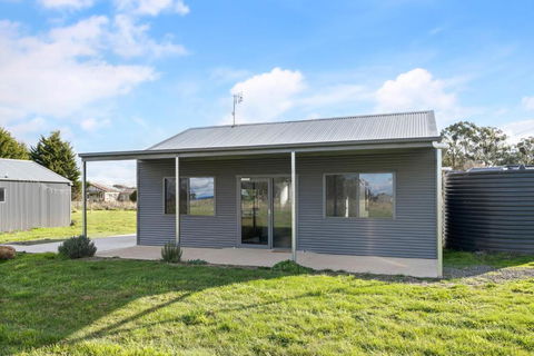Glenowrie Cottage - 2 Queen Beds - Near Cadia - Tourism Townsville 1