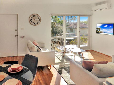 Glen Iris, Quiet Boutique 2 Bedroom Netflix, WIFI, Parking, Free Wine - Tourism Townsville 1