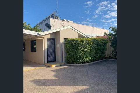 Fully Furnished Modern Unit In Centre Of City - Tourism Townsville 0