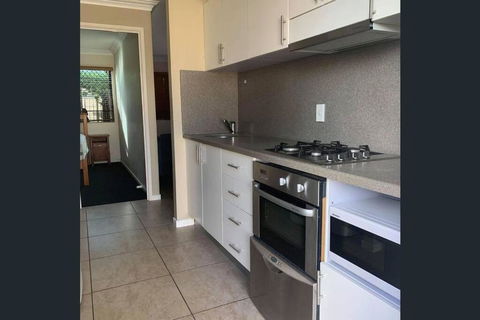 Fully Furnished Modern Unit In Centre Of City - Tourism Townsville 4