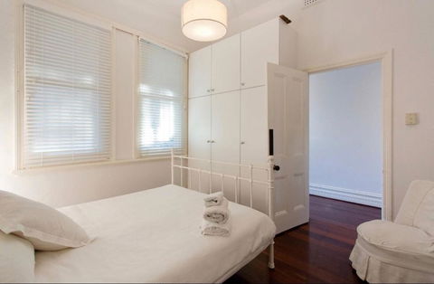 Gorgeous Subiaco Cottage - Tourism Townsville 3