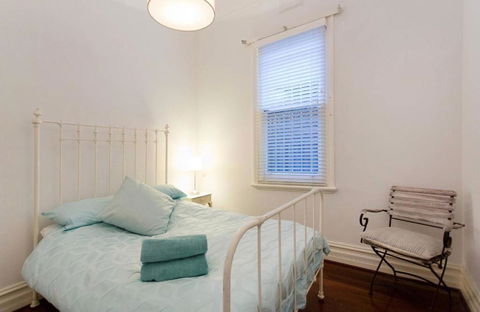 Gorgeous Subiaco Cottage - Tourism Townsville 4