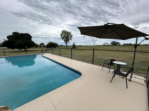 Happy Wanderer Motel Lake Boga ON THE LAKE WITH LAKE VIEWS - Tourism Townsville 1
