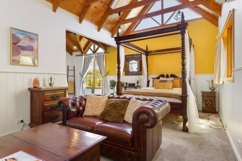 Harem Cottage Gembrook - Spa Bath & Wood Fireplace - Tourism Townsville 0