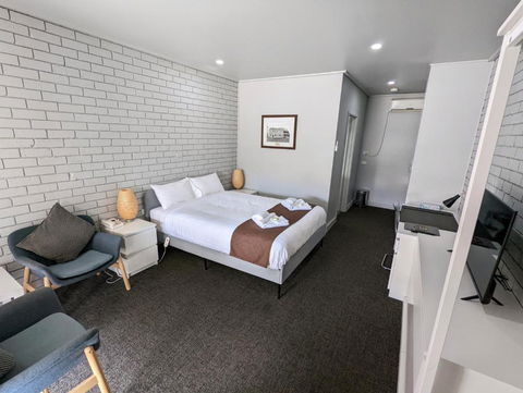 Homestead Motor Inn & Apartments - Tourism Townsville 3