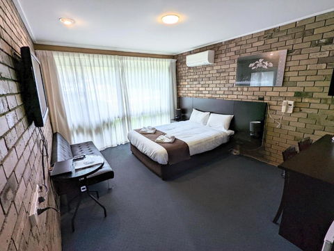 Homestead Motor Inn & Apartments - Tourism Townsville 1