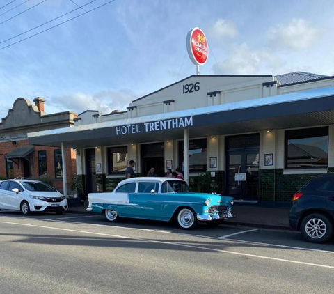 Hotel Trentham Villa 2 - Tourism Townsville 1