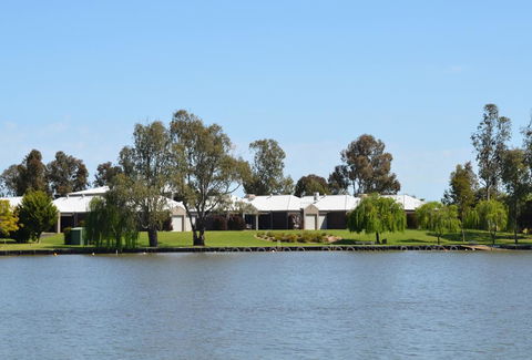 Adelphi Views On Luton - Woodlands - Tourism Townsville 2