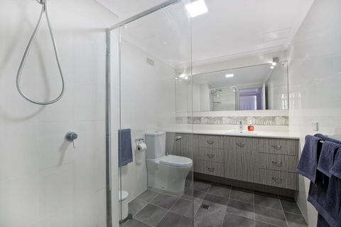Akuna 20, 6 Joffre Street - Tourism Townsville 1