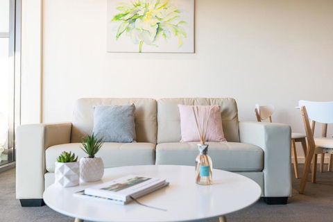 Albert Park City View Stylish 1 Bedroom Apartment - Tourism Townsville 2