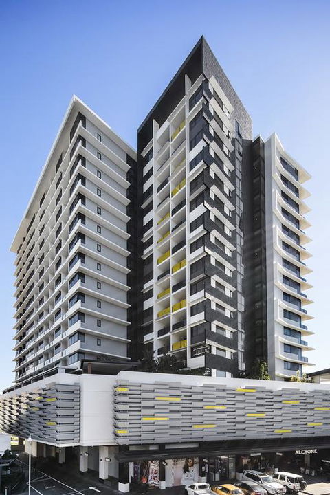 Alcyone Hotel Residences - Tourism Townsville 3