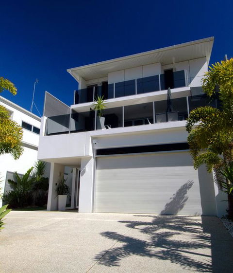 Alex Beach House - Tourism Townsville 3