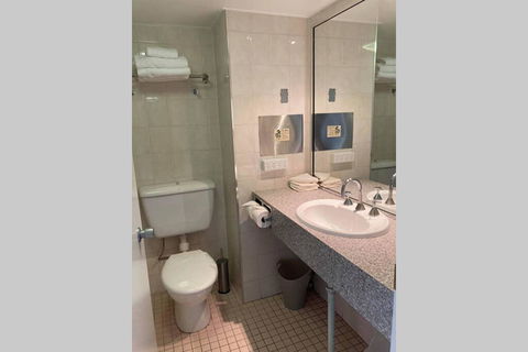 All In 500 Aud Weekly Beachfront The STRAND Studio Apartment - Tourism Townsville 2