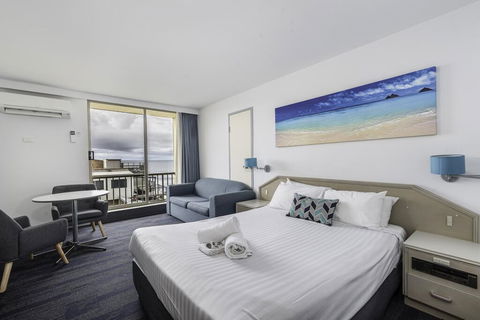 Alloggio Newcastle Beach - Tourism Townsville 1
