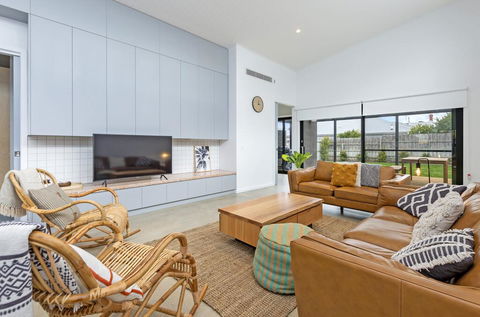 Allure On Barclay - Tourism Townsville 0
