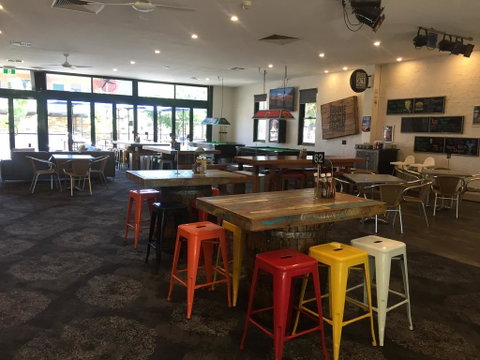 Alpine Hotel Bright - Tourism Townsville 1