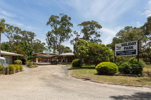 Amaze N Things Holiday Park & Motel - Tourism Townsville 0