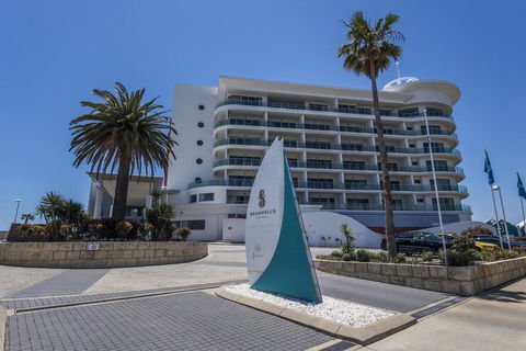 AN OCEAN,BEACH And POOL VIEW APARTMENT - Apt 210 SEASHELLS RESORT - Tourism Townsville 2