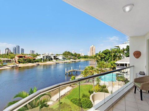 Arc Resort Stunning 3 Bedroom In Broadbeach - Tourism Townsville 2