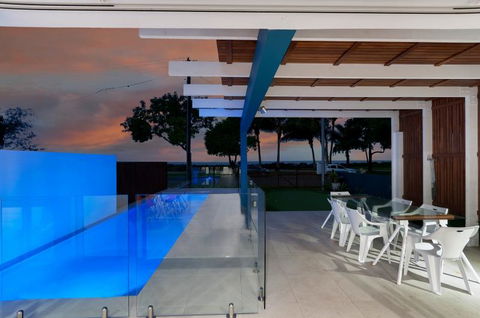 Arlington Beach House - Tourism Townsville 3