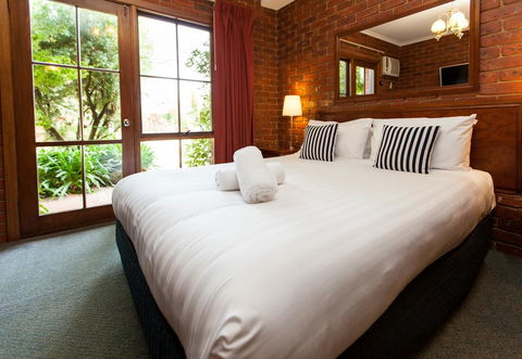 Armour Motor Inn - Tourism Townsville 1