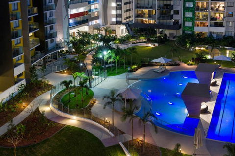 Art-Inspired, Designer APT In The Vibrant Area - Tourism Townsville 1