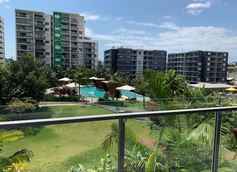 Art-Inspired, Designer APT In The Vibrant Area - Tourism Townsville 3