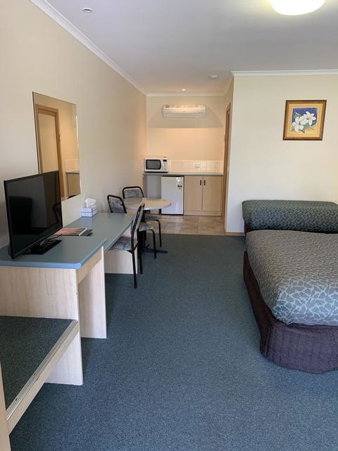 Arthur Phillip Motor Inn - Tourism Townsville 2