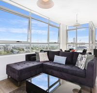 As the Sun Sets - Modern and Spacious 2BR Zetland Apartment Facing the Setting Sun - Tourism Townsville