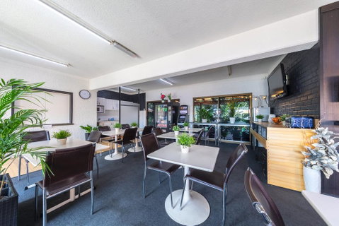 Ascot Budget Inn & Residences - Tourism Townsville 3
